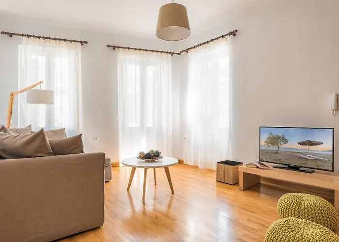 Villa Porto- Naftilos Residences