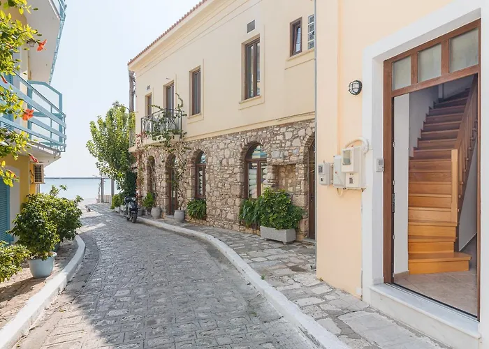 Villa Porto- Naftilos Residences